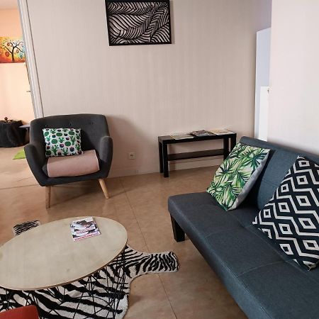 Cap Coutellerie - Sejours Pros Ou Familles En Hypercentre De Thiers Exterior foto