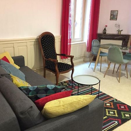 Cap Coutellerie - Sejours Pros Ou Familles En Hypercentre De Thiers Exterior foto