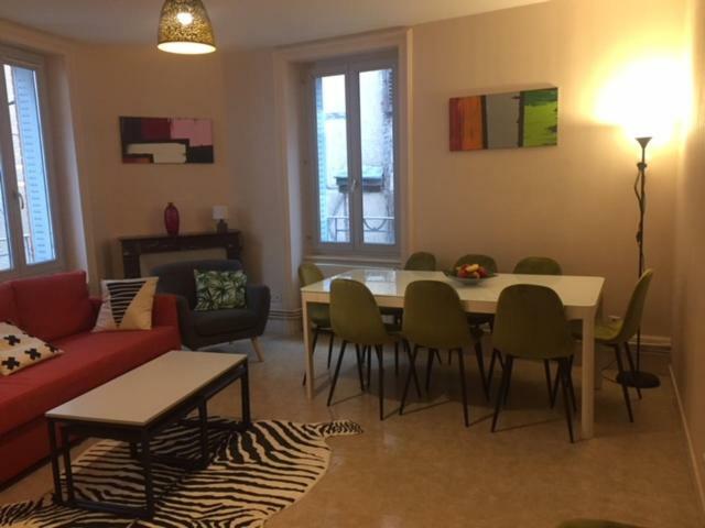 Cap Coutellerie - Sejours Pros Ou Familles En Hypercentre De Thiers Exterior foto