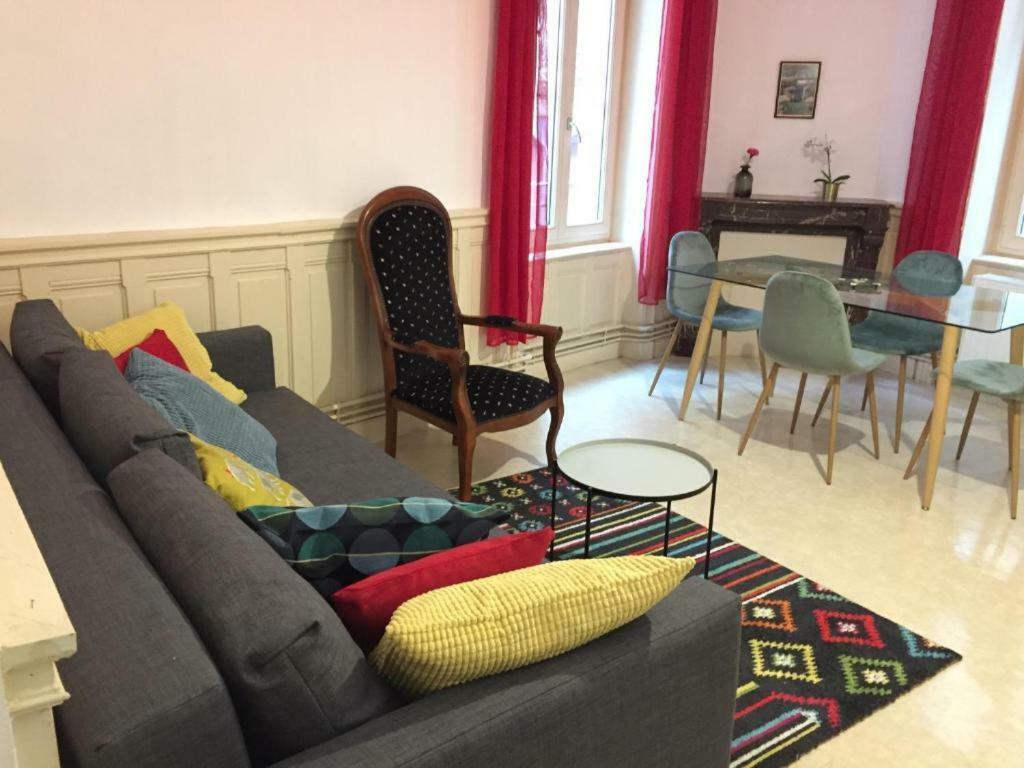 Cap Coutellerie - Sejours Pros Ou Familles En Hypercentre De Thiers Exterior foto