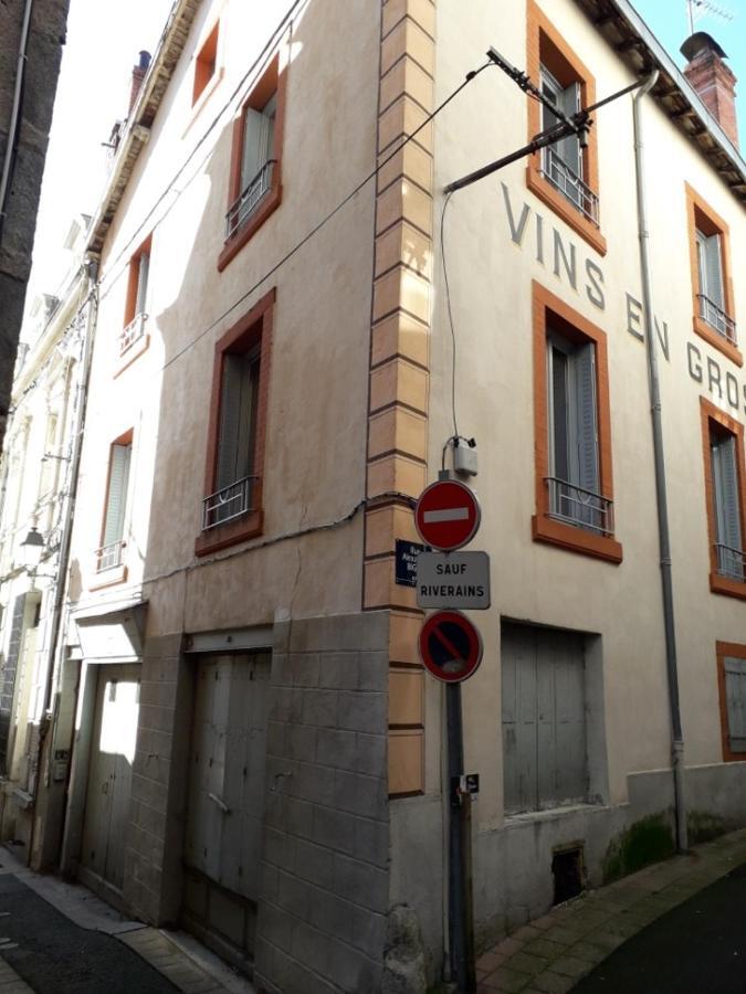 Cap Coutellerie - Sejours Pros Ou Familles En Hypercentre De Thiers Exterior foto
